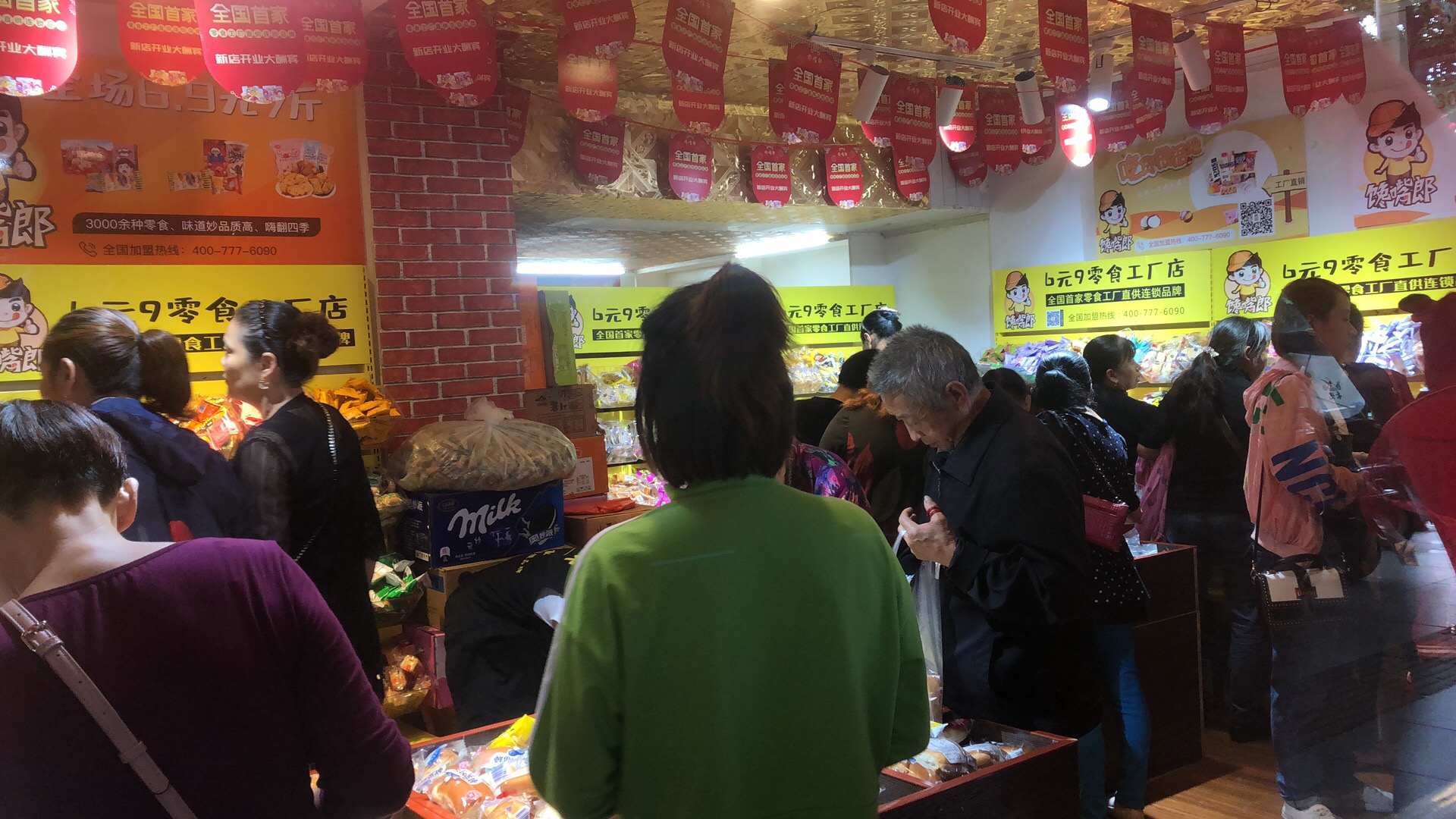 零食加盟選擇饞嘴郎，創(chuàng)業(yè)省心更省力！
