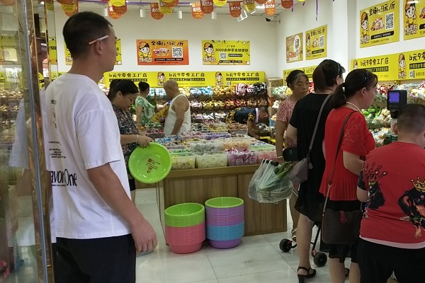 饞嘴郎儀隴馬鞍鎮(zhèn)6元9零食加盟店開業(yè)大吉，祝老板生意興??！