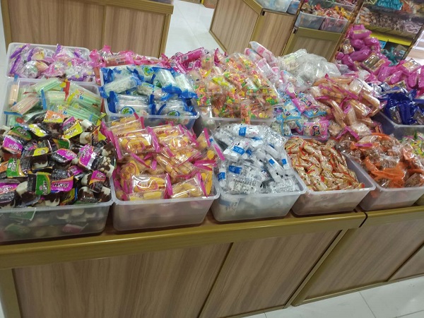 零食店貨架如何保養(yǎng)？有哪些注意事項(xiàng)？