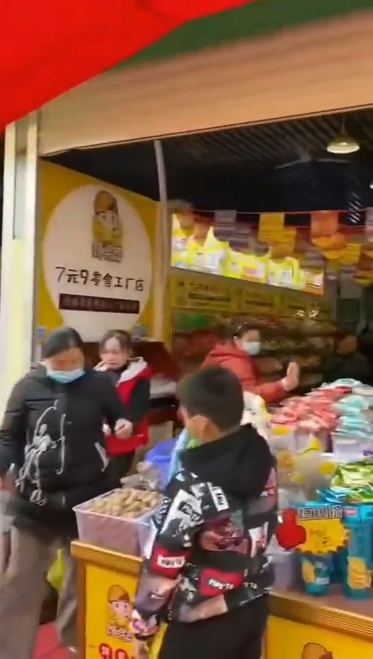 熱烈祝賀廣西崇左金桂市場7塊9零食加盟店開業(yè)大吉